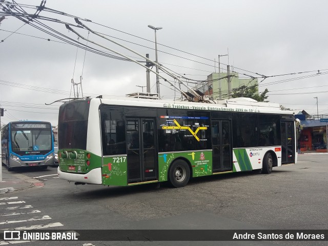 Metra - Sistema Metropolitano de Transporte 7217 na cidade de São Paulo, São Paulo, Brasil, por Andre Santos de Moraes. ID da foto: 7069517.