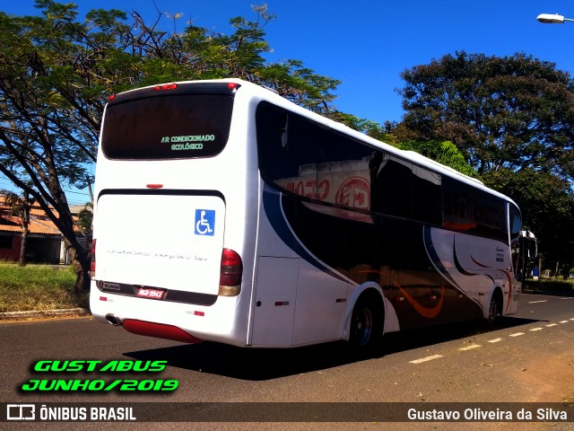 Ônibus Particulares 9943 na cidade de Araguari, Minas Gerais, Brasil, por Gustavo Oliveira da Silva. Número da foto: #7073316.