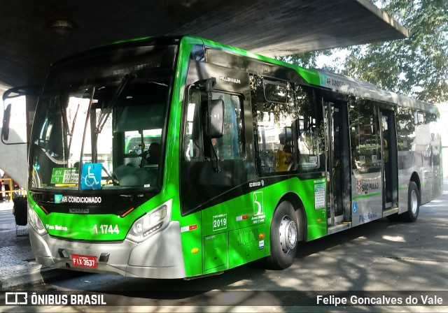 Viação Santa Brígida 1 1744 na cidade de São Paulo, São Paulo, Brasil, por Felipe Goncalves do Vale. ID da foto: 7024919.