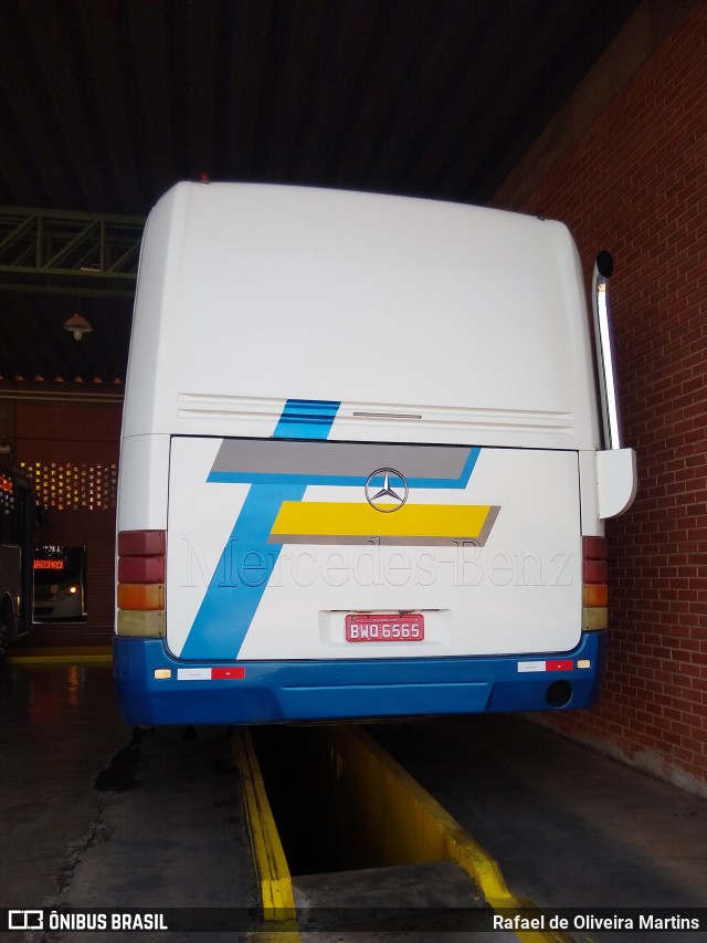 Ônibus Particulares 6565 na cidade de Brasília, Distrito Federal, Brasil, por Rafael de Oliveira Martins. Número da foto: #7078172.