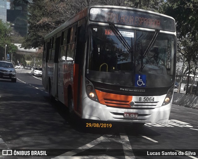 Auto Viação Transcap 8 5064 na cidade de São Paulo, São Paulo, Brasil, por Lucas Santos da Silva. ID da foto: 7080232.