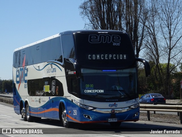 Pullman Eme Bus 250 na cidade de Chillán, Ñuble, Bío-Bío, Chile, por Javier Ferrada. ID da foto: 7088296.