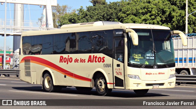 Rojo de los Altos 7678 na cidade de Tlaquepaque, Jalisco, México, por Francisco Javier Ferral. ID da foto: 7092761.