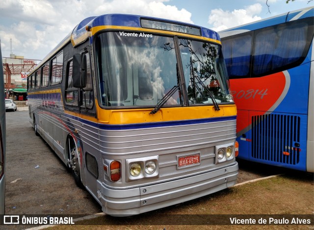 Ônibus Particulares 6575 na cidade de Trindade, Goiás, Brasil, por Vicente de Paulo Alves. ID da foto: 7099378.