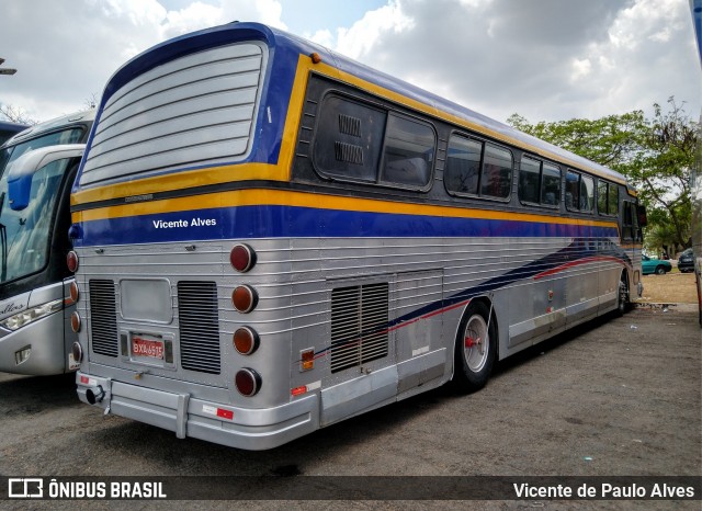 Ônibus Particulares 6575 na cidade de Trindade, Goiás, Brasil, por Vicente de Paulo Alves. Número da foto: #7099390.