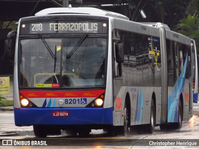 Metra - Sistema Metropolitano de Transporte 8201 na cidade de Diadema, São Paulo, Brasil, por Christopher Henrique. Número da foto: #7029507.