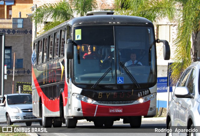 By Bus Transportes Ltda 61109 na cidade de Aparecida, São Paulo, Brasil, por Rodrigo  Aparecido. Número da foto: #7028677.