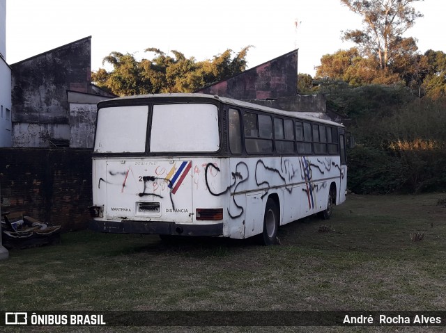 Ônibus Particulares 8074 na cidade de Botucatu, São Paulo, Brasil, por André  Rocha Alves. ID da foto: 7027740.
