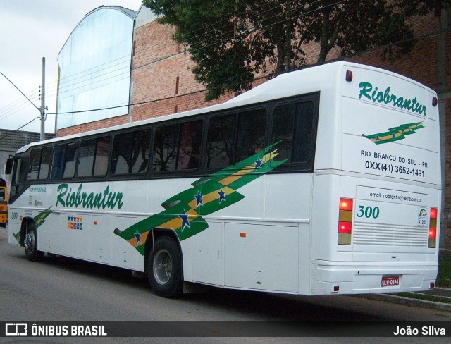 Empresa de Ônibus Riobrantur 300 na cidade de Curitiba, Paraná, Brasil, por João Silva. ID da foto: 7030245.