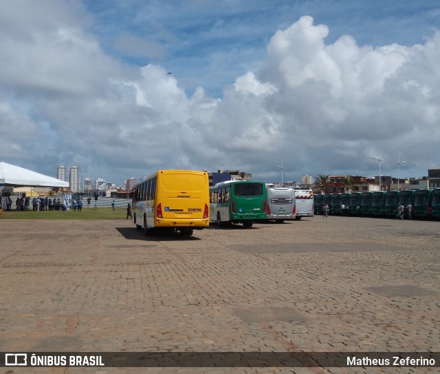 Plataforma Transportes 30896 na cidade de Salvador, Bahia, Brasil, por Matheus Zeferino. Número da foto: #7031368.