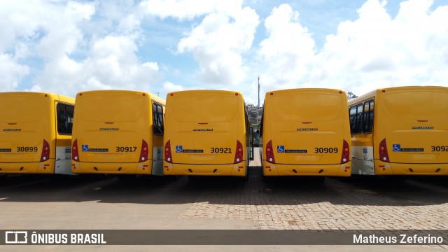 Plataforma Transportes 30921 na cidade de Salvador, Bahia, Brasil, por Matheus Zeferino. ID da foto: 7031333.